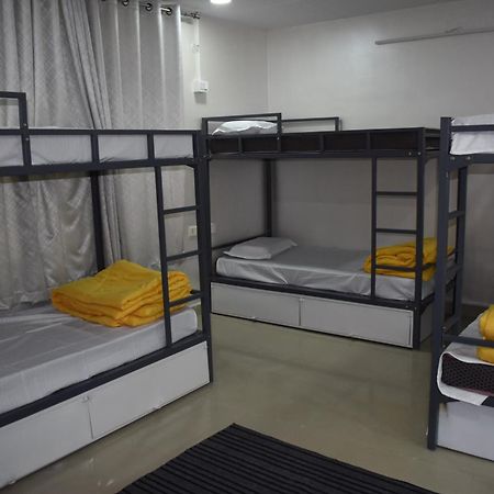 Hyderabad Wanderers Cave Hotel Ngoại thất bức ảnh