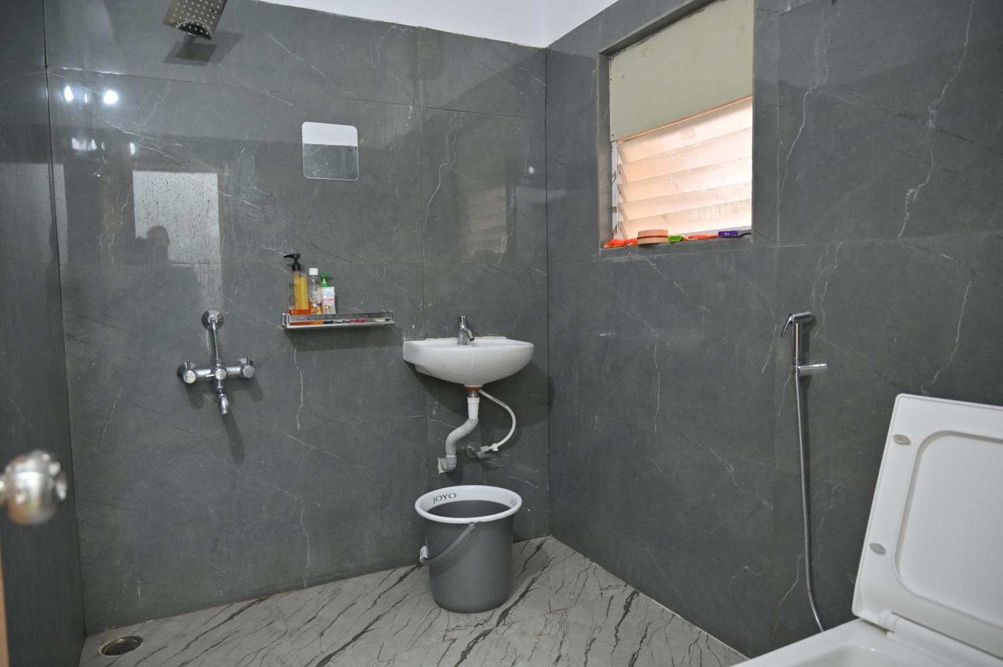 Hyderabad Wanderers Cave Hotel Ngoại thất bức ảnh