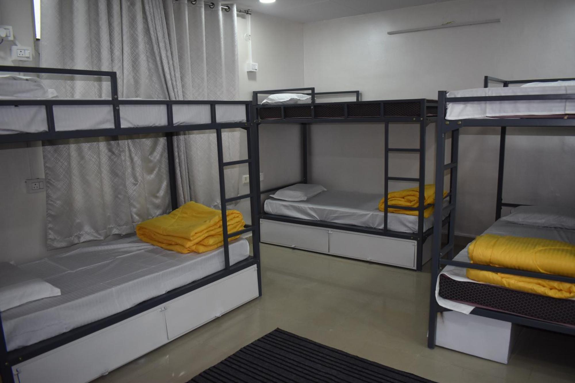 Hyderabad Wanderers Cave Hotel Ngoại thất bức ảnh